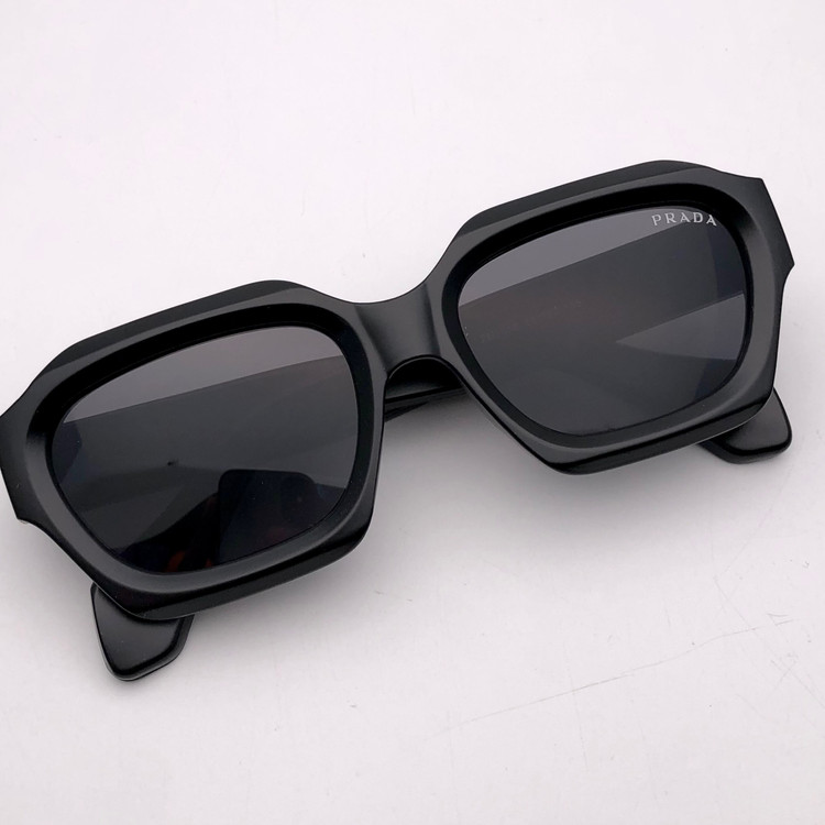 عینک اسپرت از PRADA