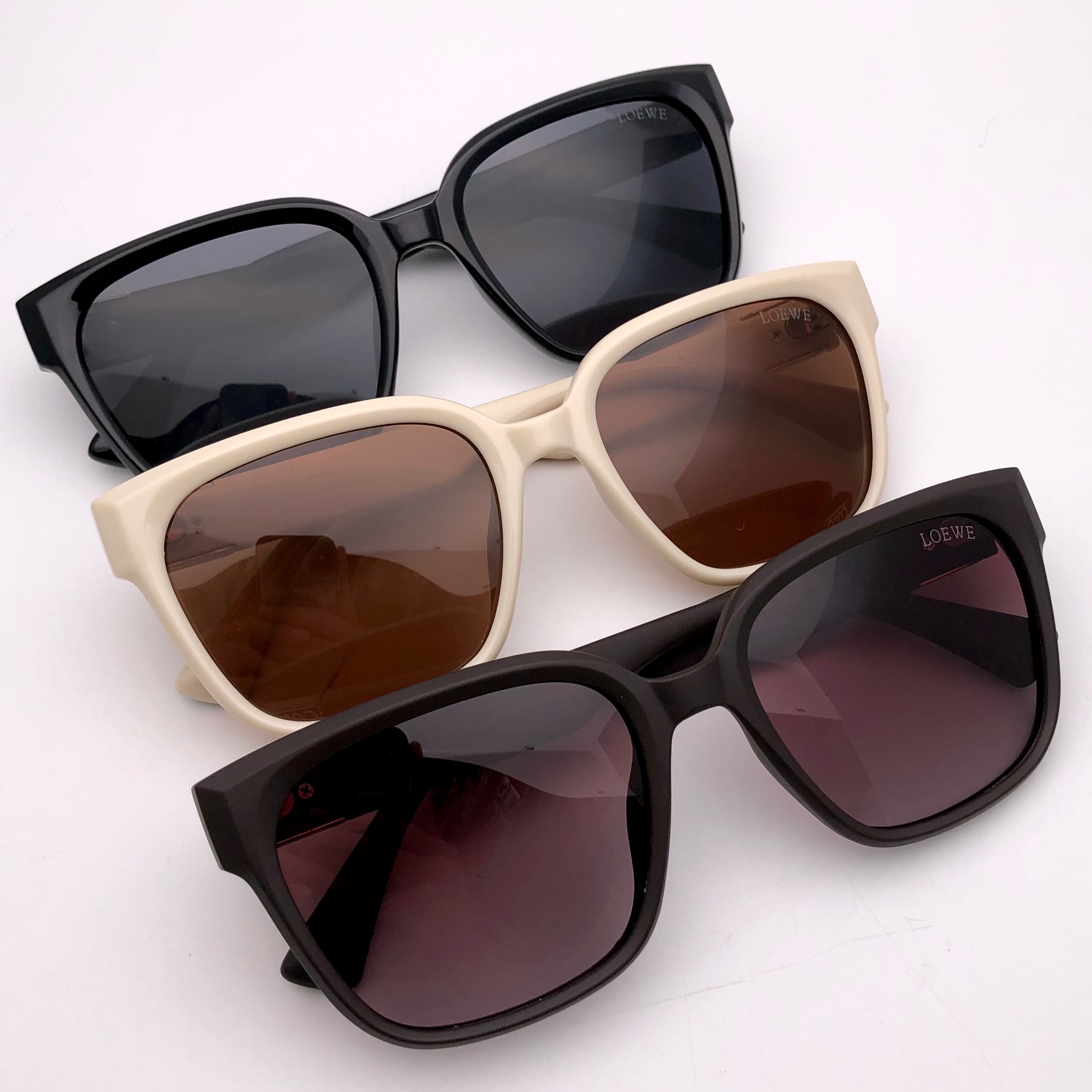 عینک زنانه از برند LOEWE