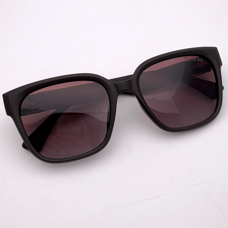 عینک زنانه از برند LOEWE