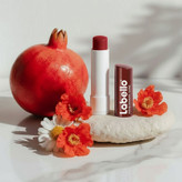 بالم لب ماتیکی لابلو مدل Pomegranate Shine با عصاره انار، مرطوبکننده و نرمکننده لب، فاقد الکل، مناسب پوست خشک و معمولی، ایجاد درخشندگی طبیعی